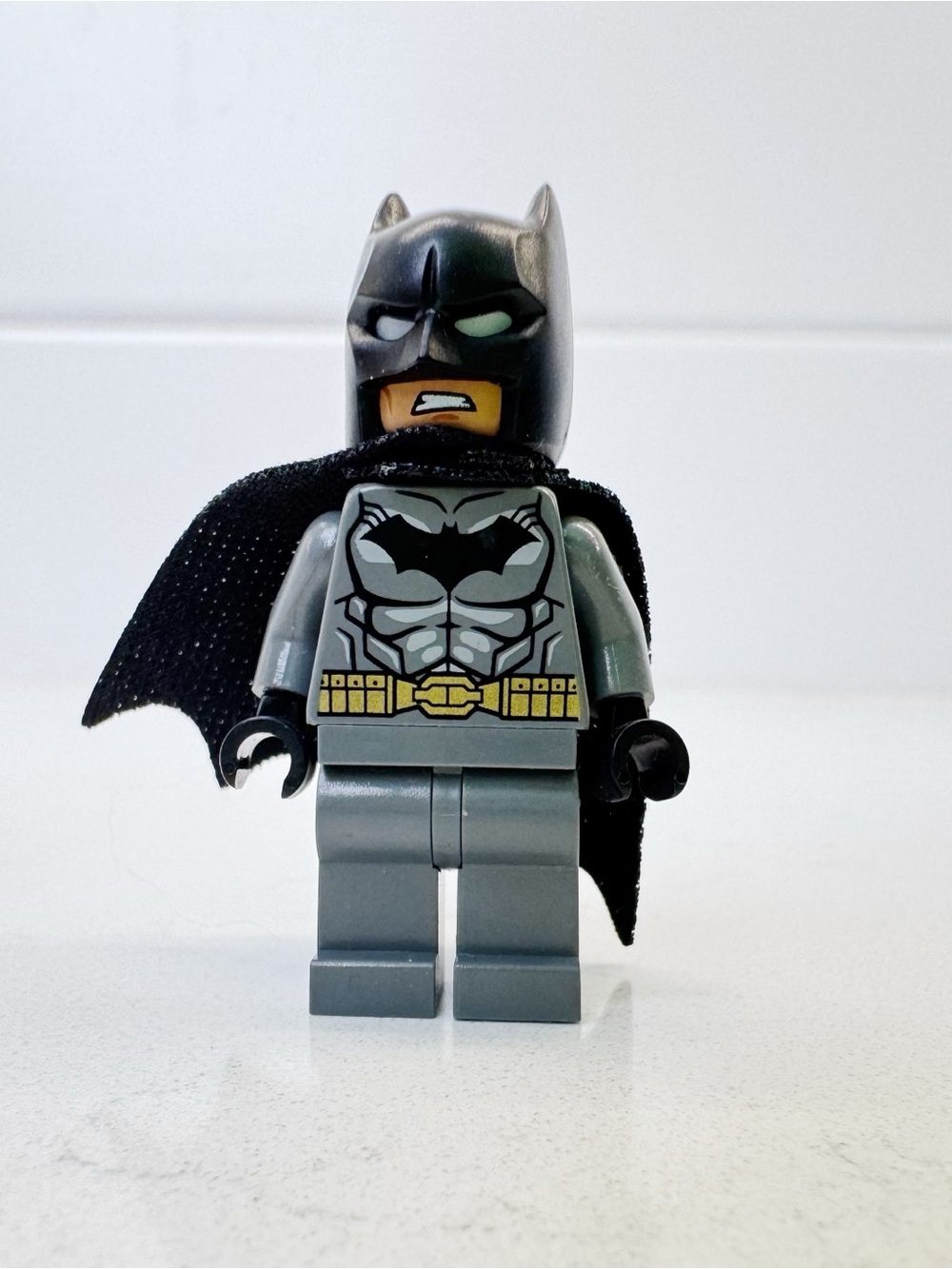 Lego Minifig - Batman - Dark Bluish Gray Suit - Super Heroes - Justice League